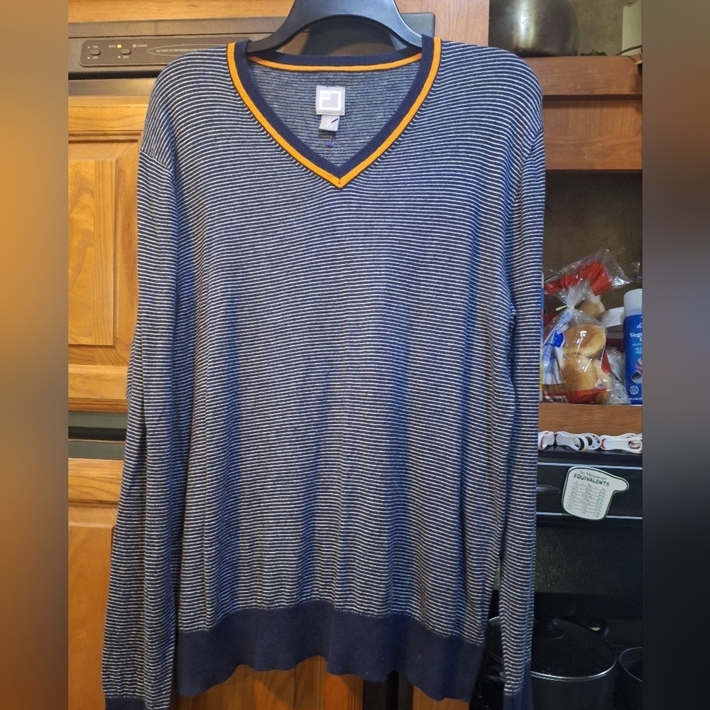 JCP Men's Navy Striped Cashmere Blend Sweater In A Size Large. EUC.